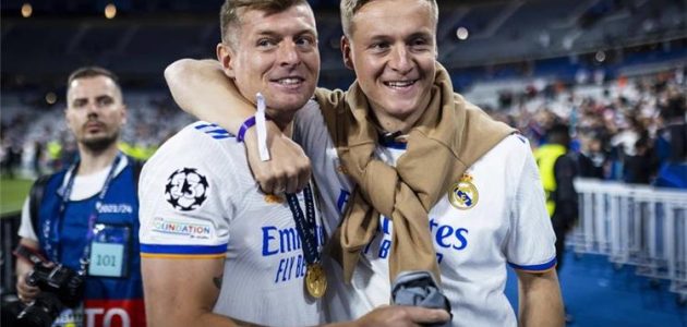 كروس وشقيقه يدخلان في نقاش بسبب أحقية ميسي في جائزة ذا بيست