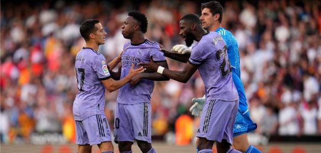 كورتوا: إذا قرر فينيسيوس مغادرة الملعب سأذهب معه.. لا يمكن تحمل هذا